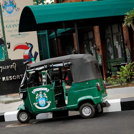 Bali Dynasty Resort Kuta Lombok Exteriér fotografie A tuk-tuk in Vientiane
