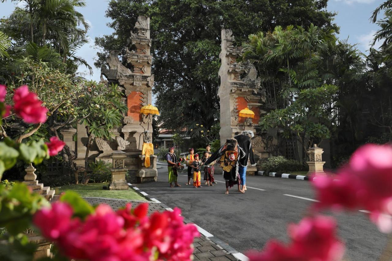 Bali Dynasty Resort Kuta Lombok Exteriér fotografie The gate of Pura Lingsar