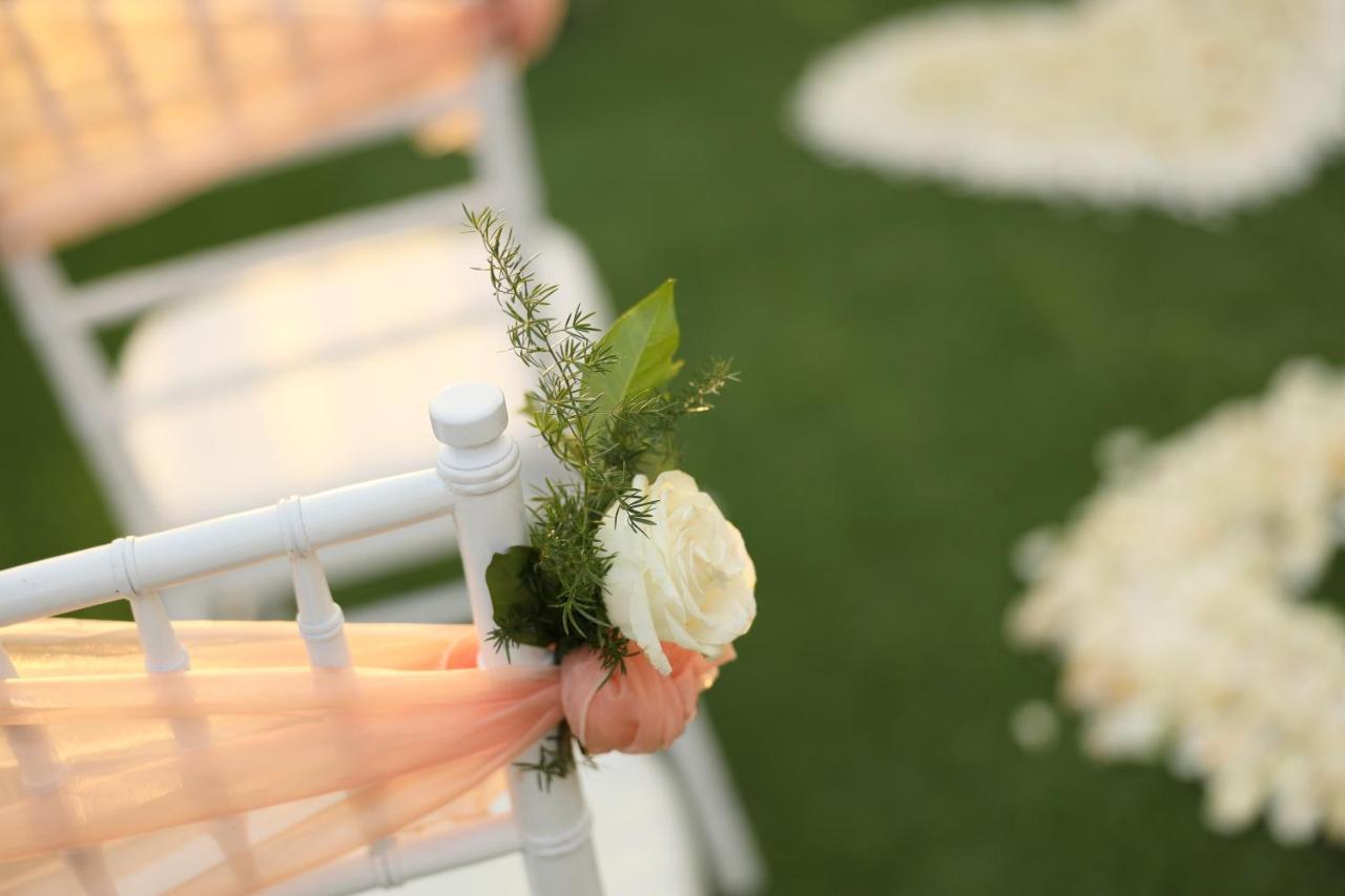 Bali Dynasty Resort Kuta Lombok Exteriér fotografie A boutonnière