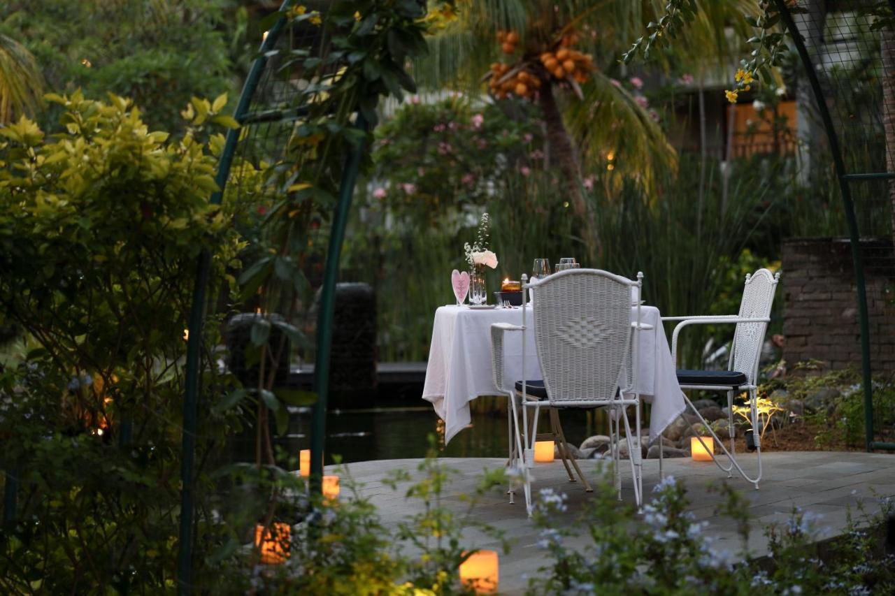 Bali Dynasty Resort Kuta Lombok Exteriér fotografie The garden at the hotel