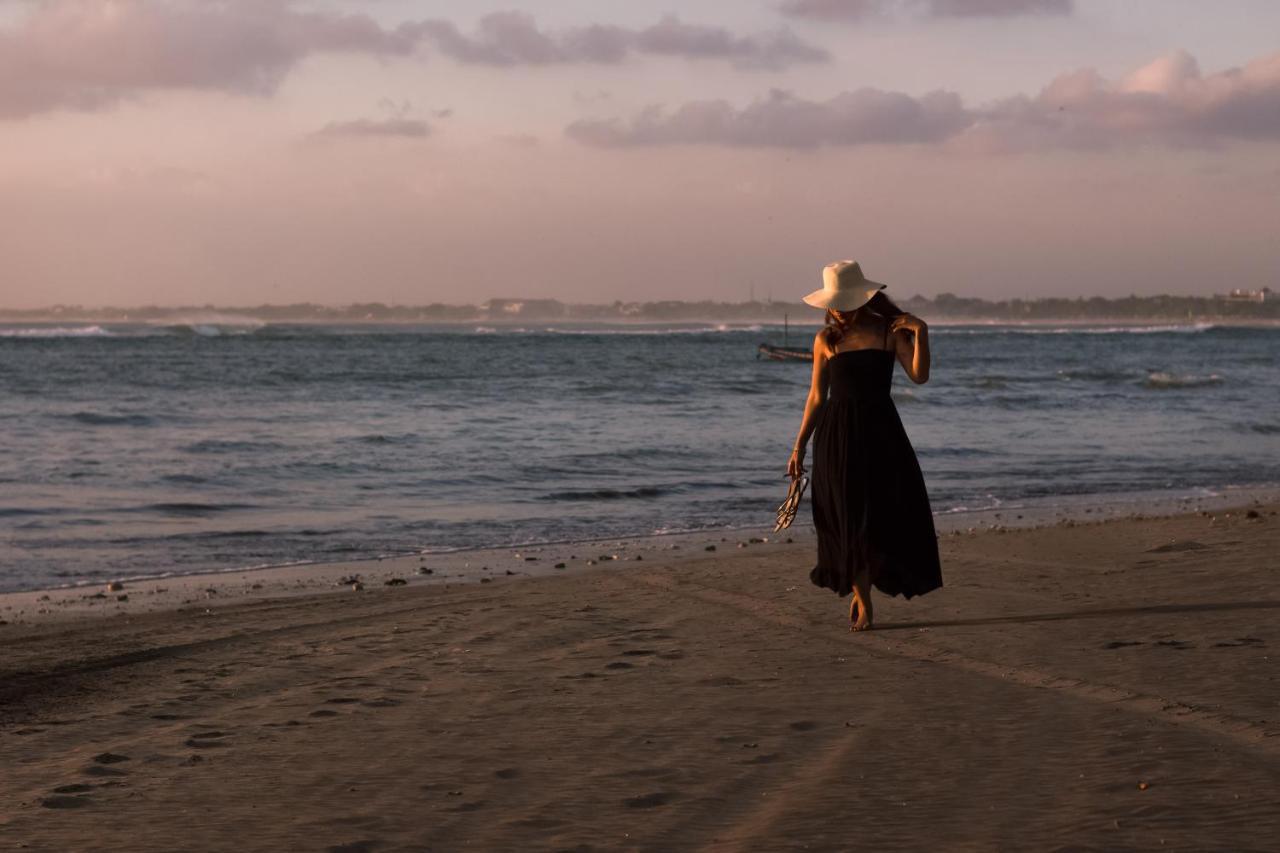 Bali Dynasty Resort Kuta Lombok Exteriér fotografie Sunset at the beach