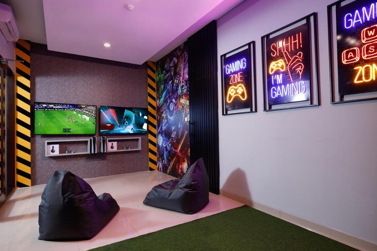 Bali Dynasty Resort Kuta Lombok Exteriér fotografie The gaming room at the 2016 FIFA Club World Cup
