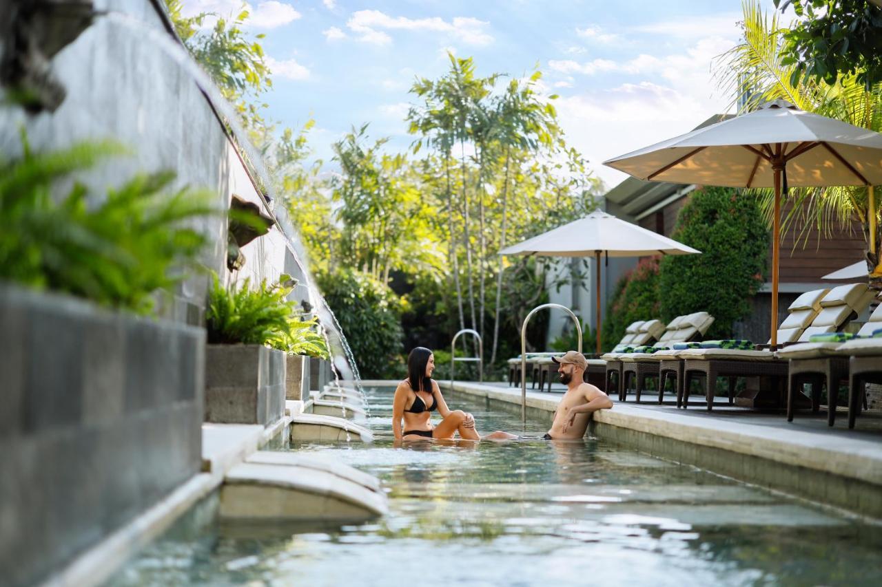 Bali Dynasty Resort Kuta Lombok Exteriér fotografie The swimming pool at the hotel