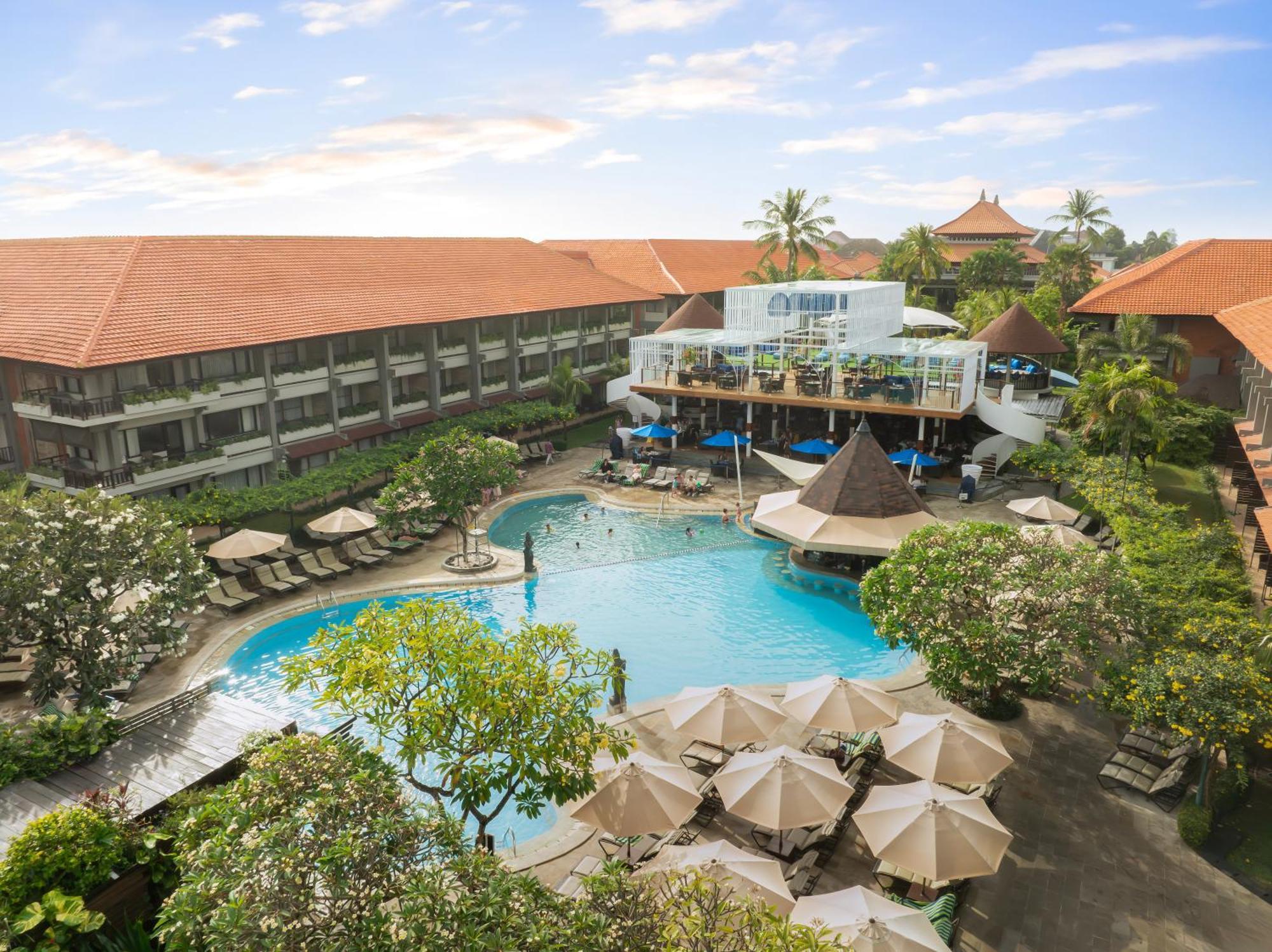 Bali Dynasty Resort Kuta Lombok Exteriér fotografie The pool at the hotel