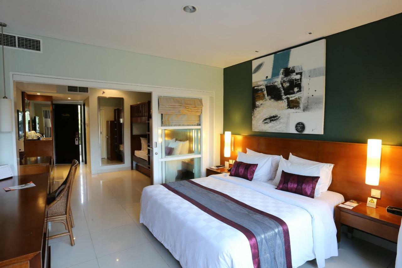 Bali Dynasty Resort Kuta Lombok Exteriér fotografie A bedroom at the hotel
