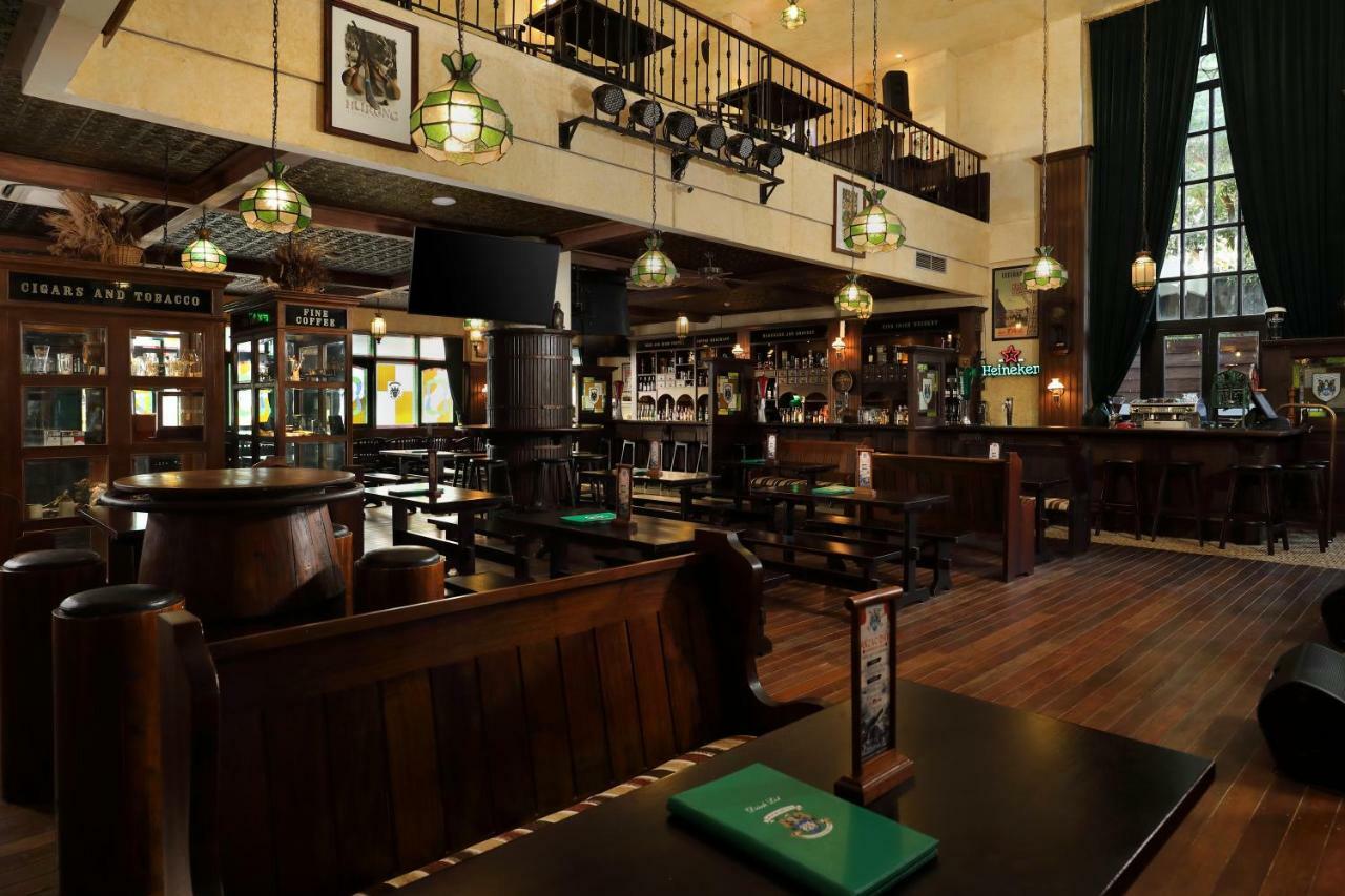 Bali Dynasty Resort Kuta Lombok Exteriér fotografie Interior of the Irish House, Bangalore